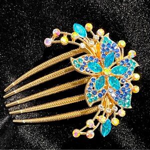 Gorgeous blue crystal flower hair comb
